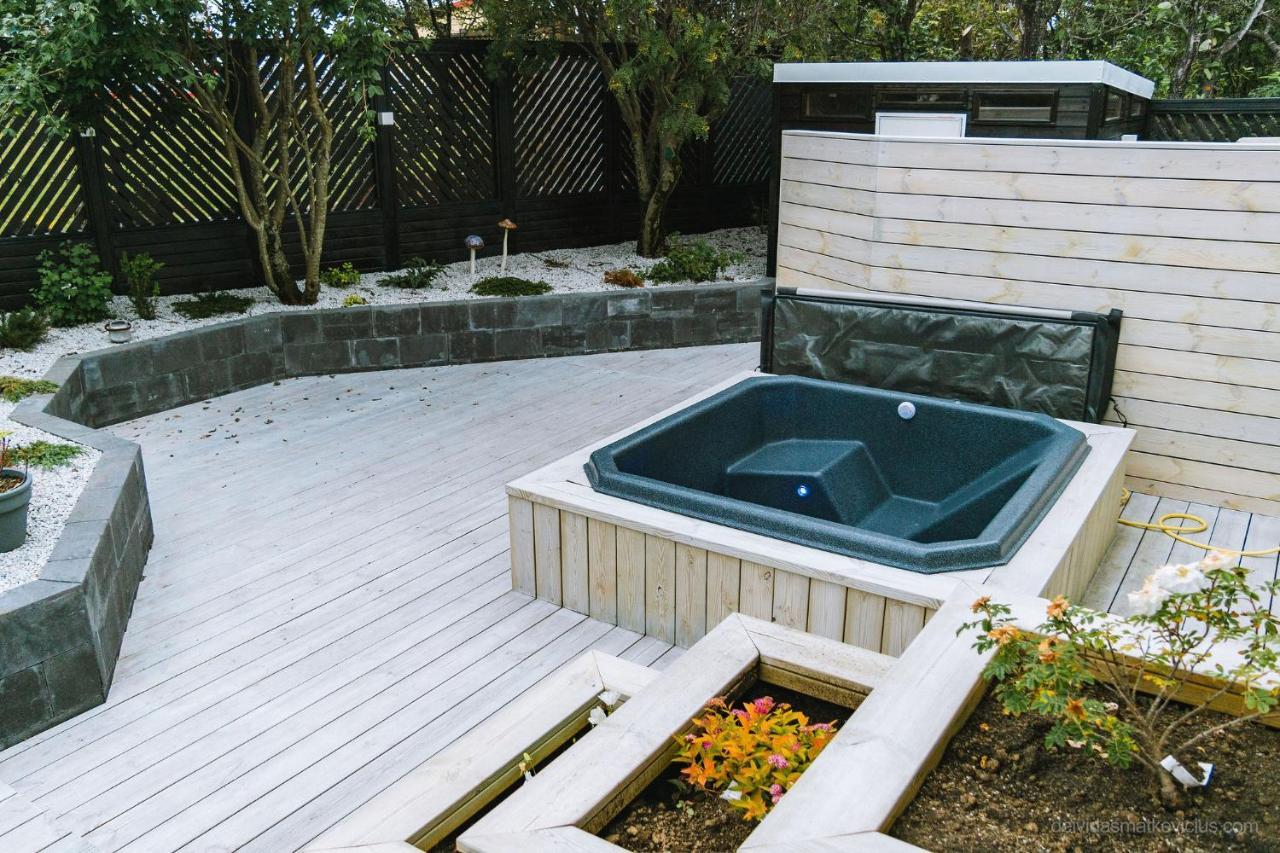 Smart Luxury - Private Gym, Hot Tub & Sauna ケプラヴィーク エクステリア 写真