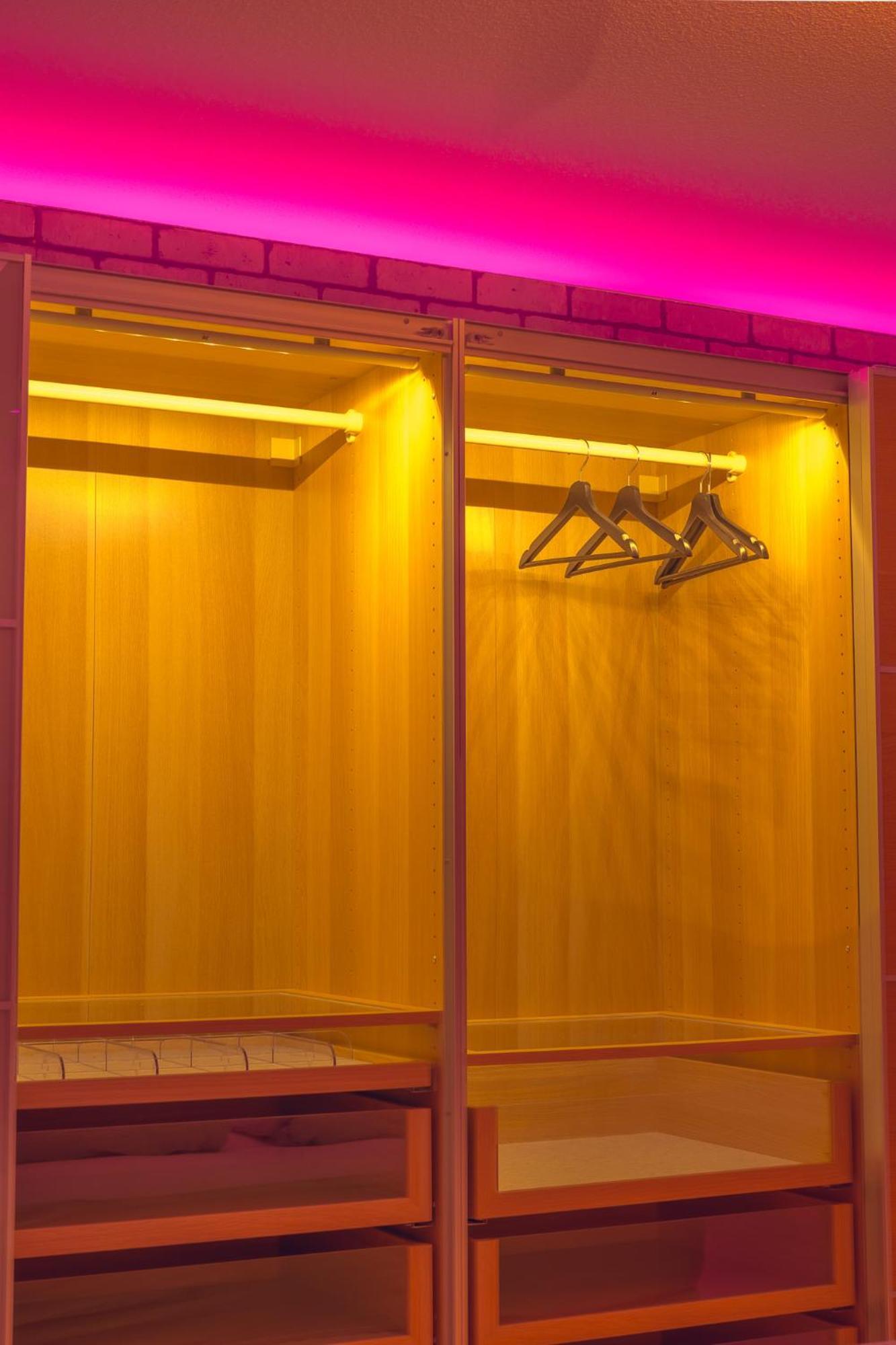 Smart Luxury - Private Gym, Hot Tub & Sauna ケプラヴィーク エクステリア 写真