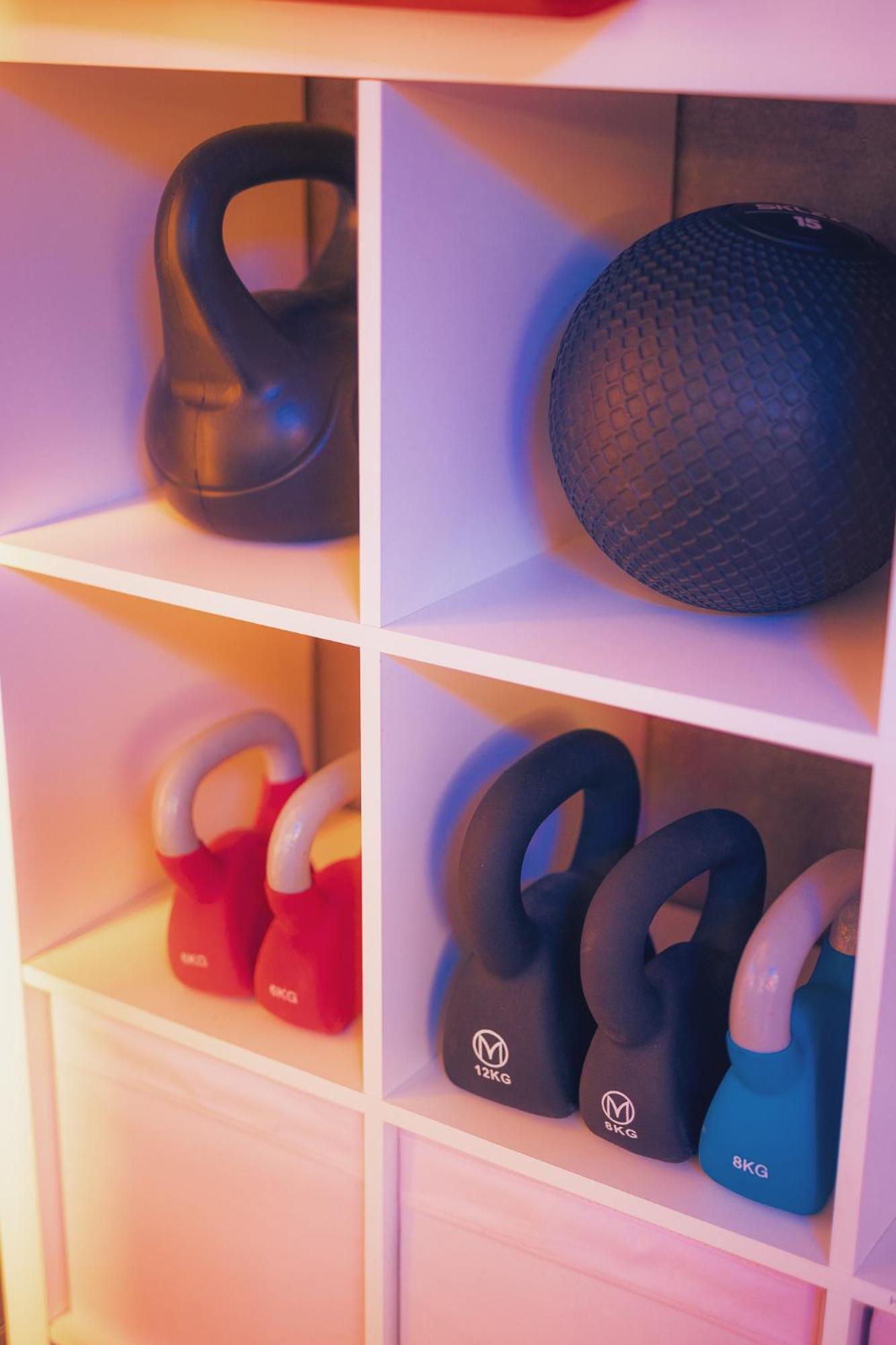 Smart Luxury - Private Gym, Hot Tub & Sauna ケプラヴィーク エクステリア 写真