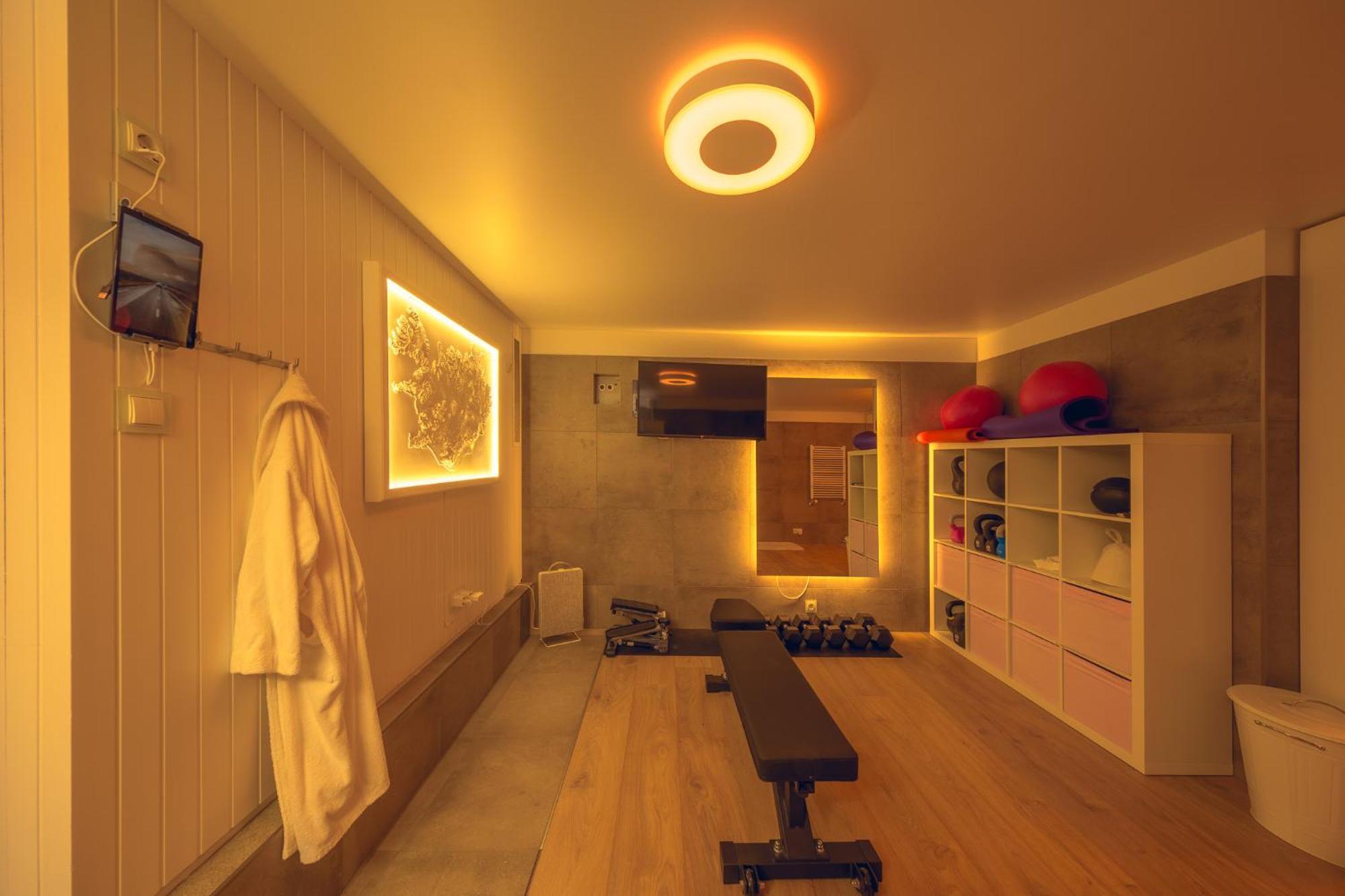 Smart Luxury - Private Gym, Hot Tub & Sauna ケプラヴィーク エクステリア 写真