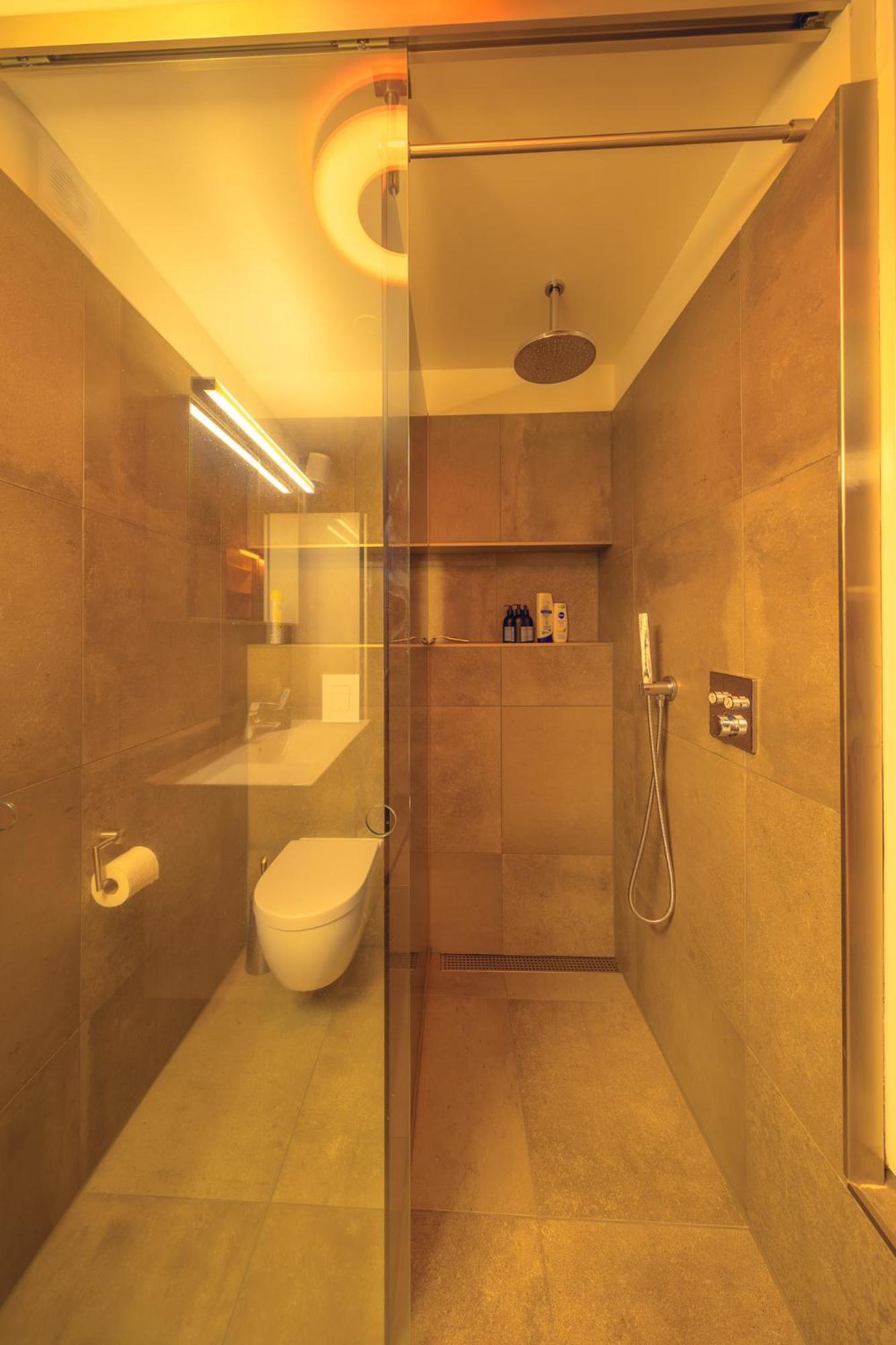 Smart Luxury - Private Gym, Hot Tub & Sauna ケプラヴィーク エクステリア 写真